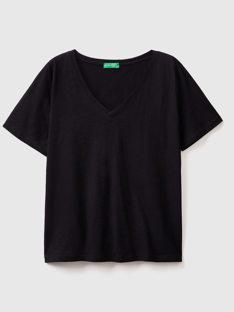 Geflammtes Baumwoll-T-Shirt mit V-Ausschnitt image number 1