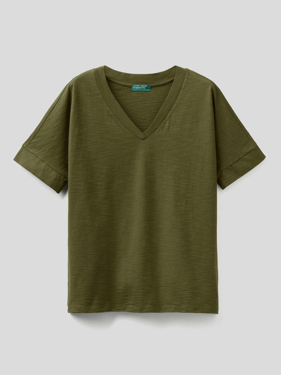 T-Shirt aus 100% Baumwolle mit V-Ausschnitt image number 1