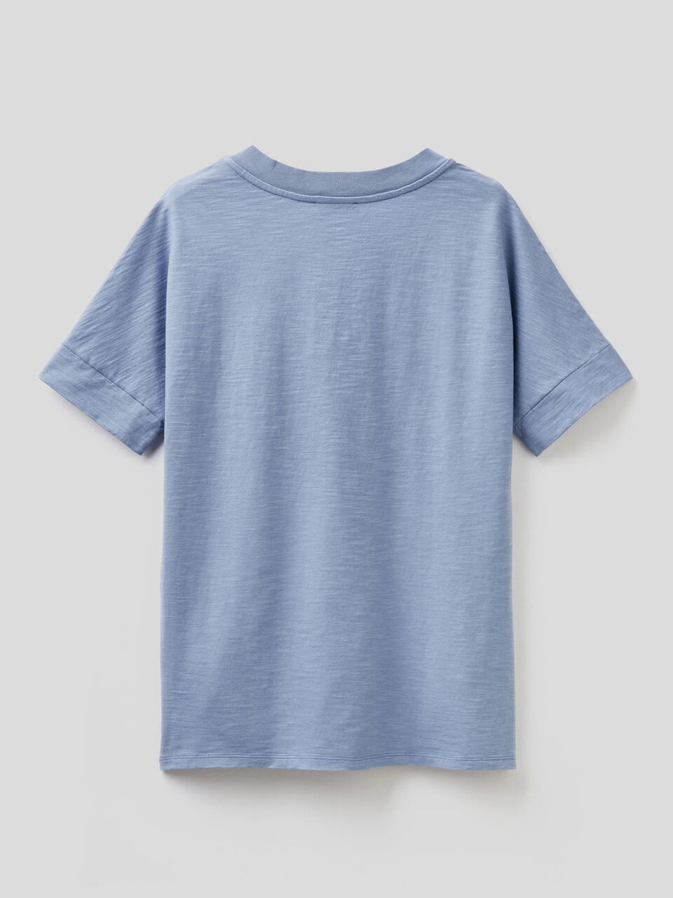 T-Shirt aus 100% Baumwolle mit V-Ausschnitt image number 2