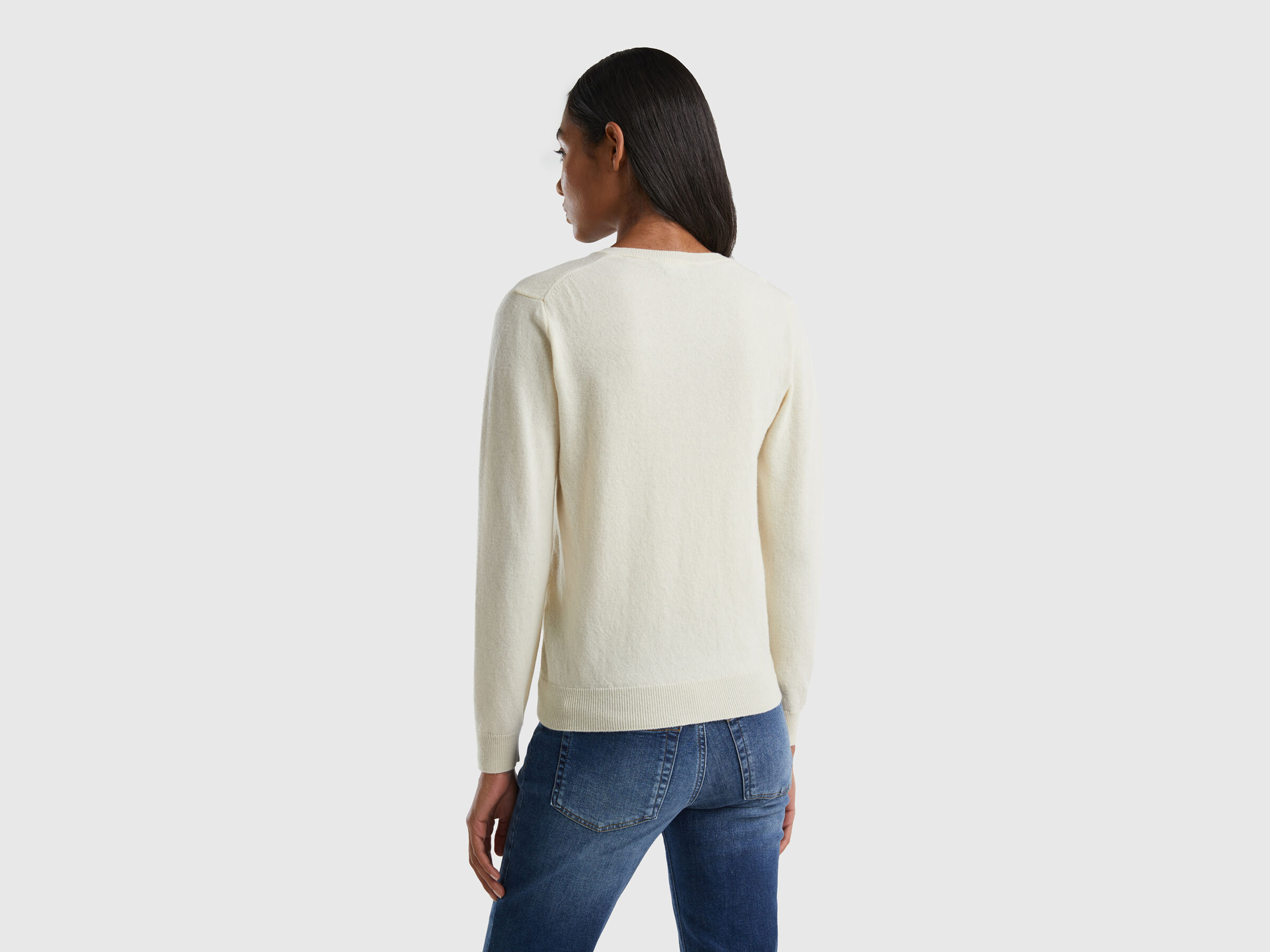 Pullover aus reiner Schurwolle mit V-Ausschnitt image number 2