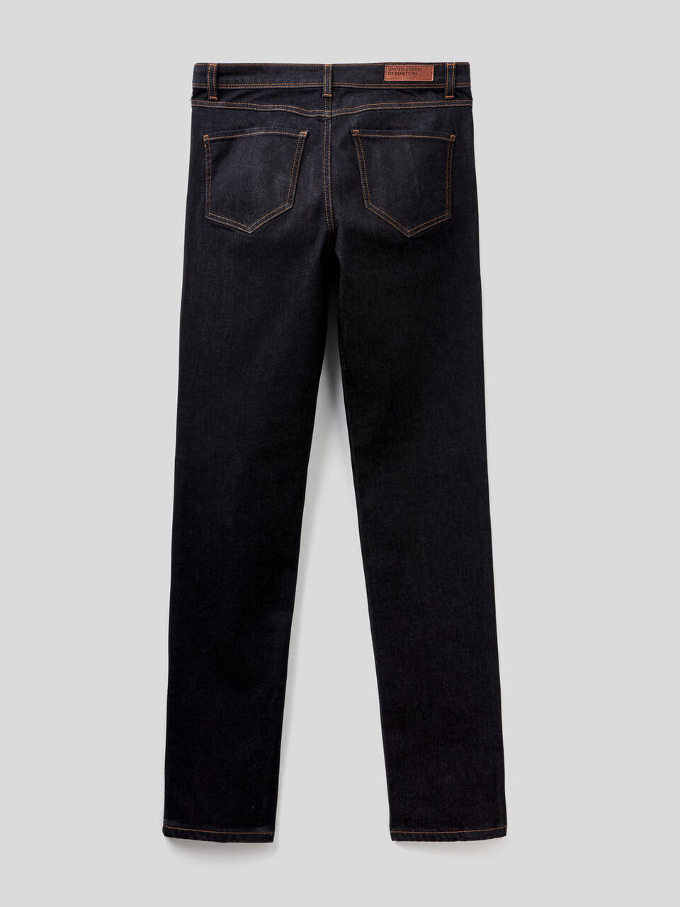 Jeans aus stretchigem Denim mit geradem Bein image number 2