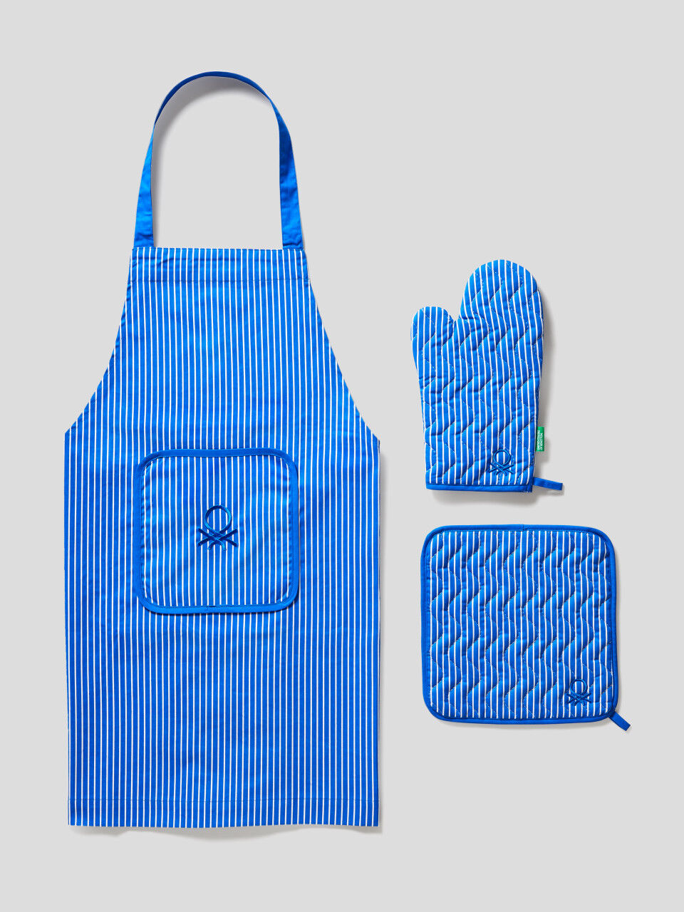 Set mit Schürze, Topflappen und Ofenhandschuh