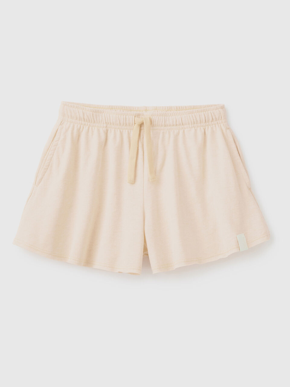 Kurze Hose aus recyceltem Stoff image number 1