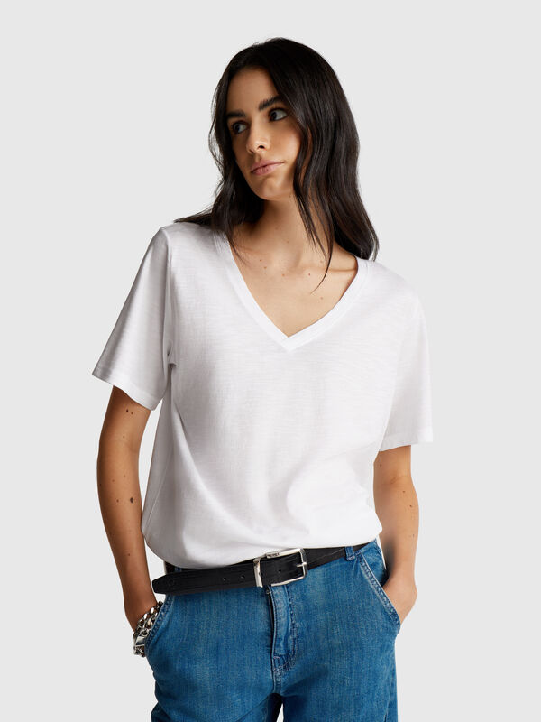 T-Shirt aus geflammter Baumwolle mit V-Ausschnitt Damen