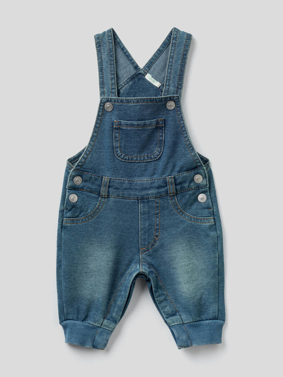 Latzhose aus Sweatstoff mit Jeans-Effekt image number 1