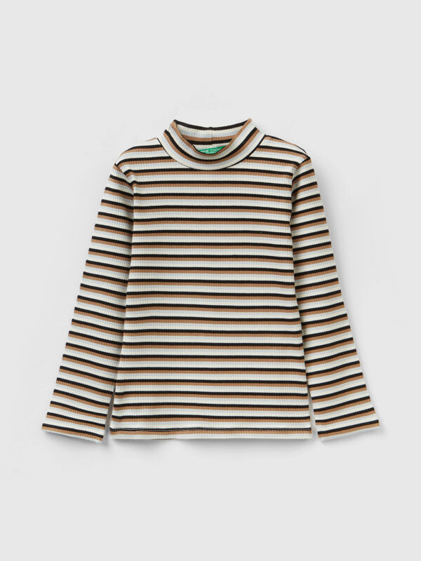 Gestreiftes T-Shirt mit Rollkragen