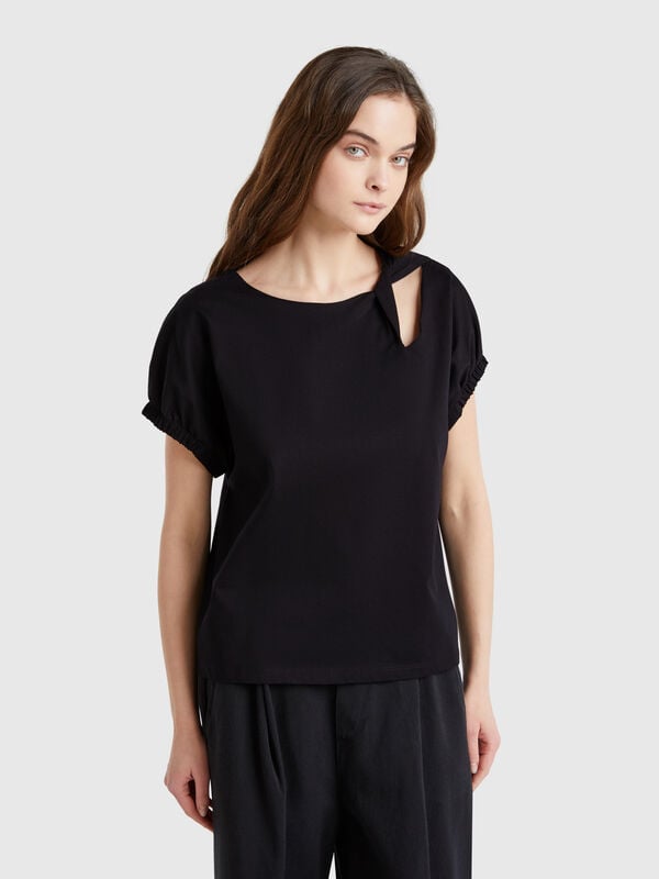 T-Shirt mit Knoten und Ausschnitt Damen