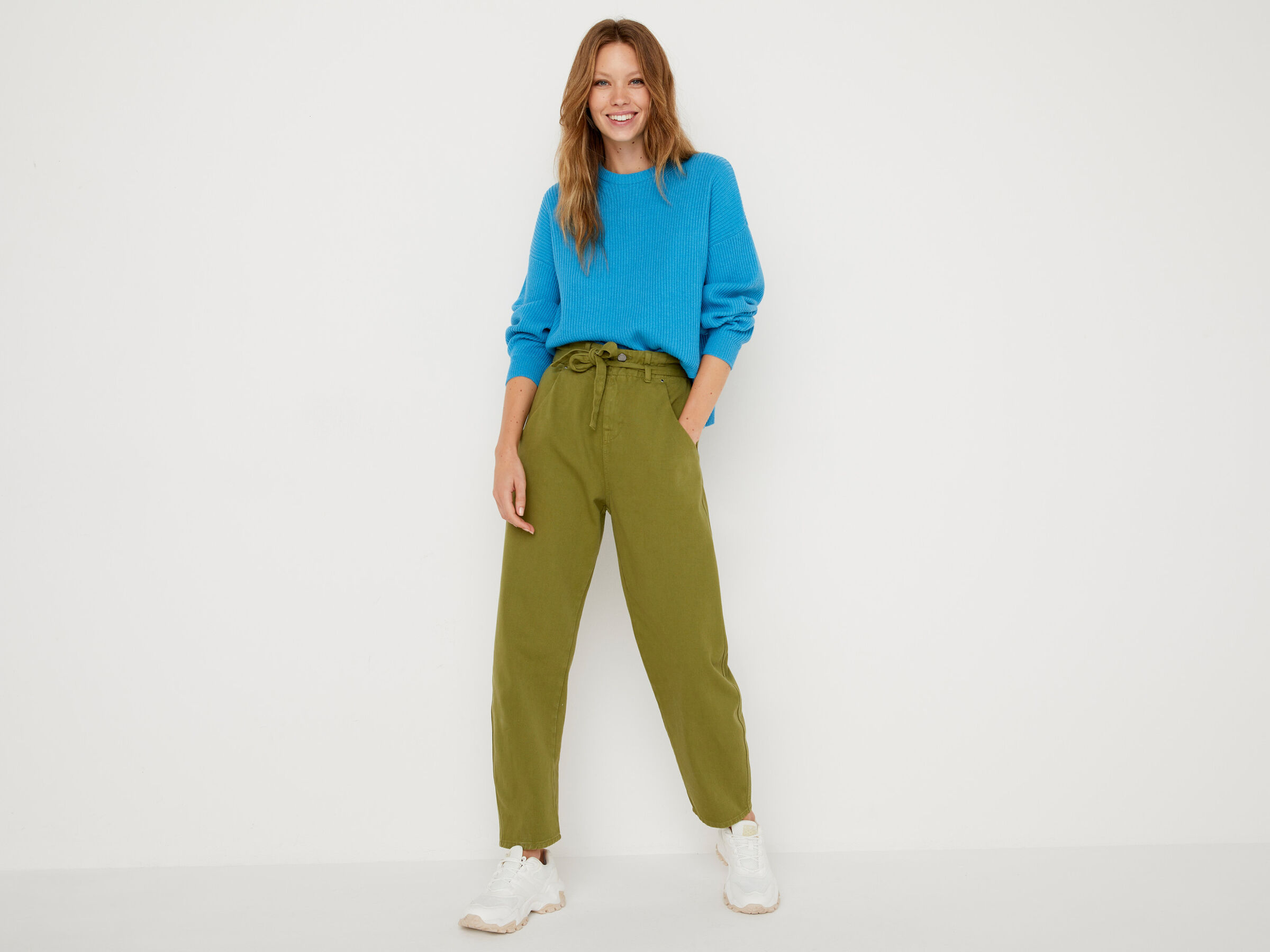 Weicher Pullover mit Schlitz-Motiv image number 3