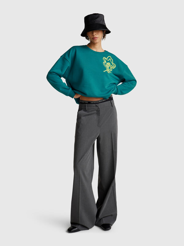 Sweatshirt mit normaler Passform und Applikation Damen