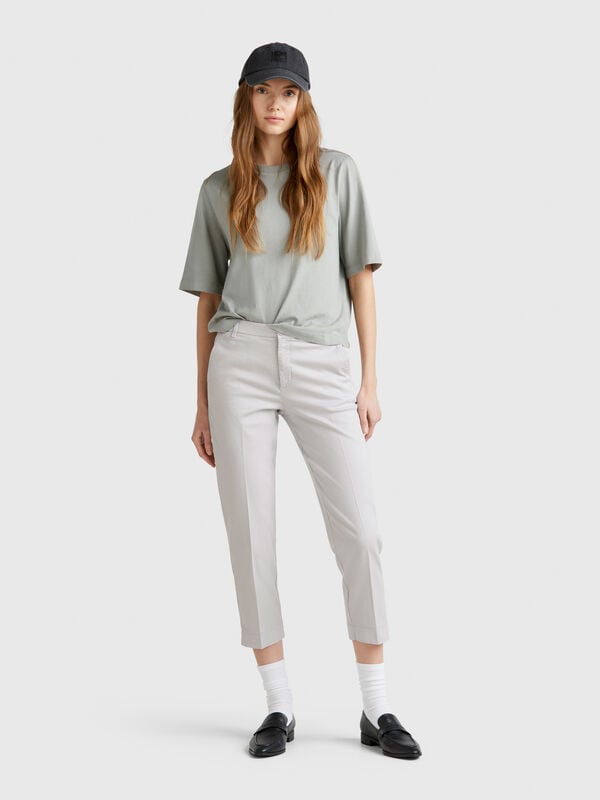 Kurze Chinohose aus Stretch-Baumwolle Damen