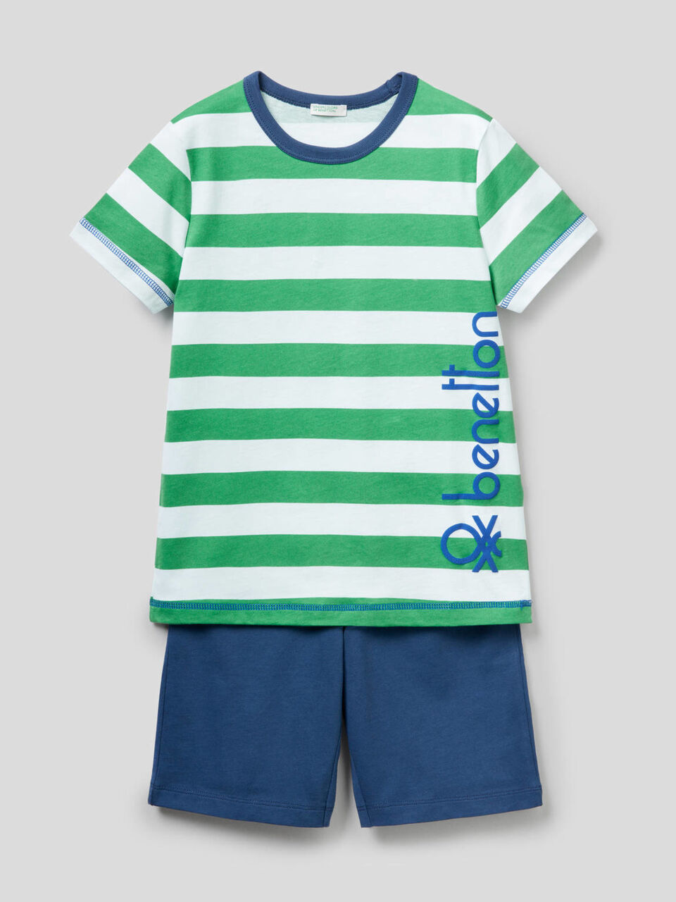Pyjama mit gestreiftem T-Shirt image number 1