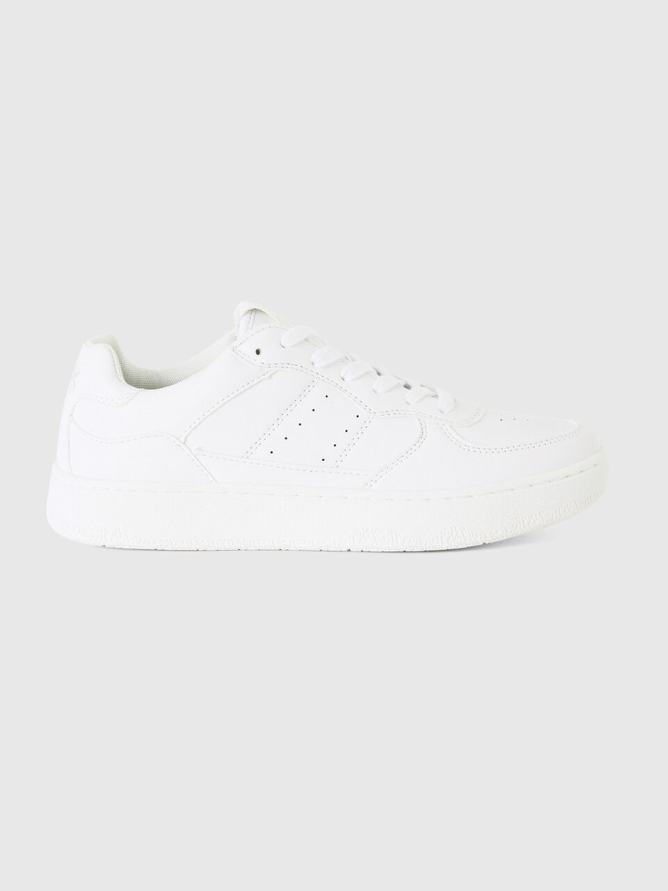 Flache Sneakers in Weiß
