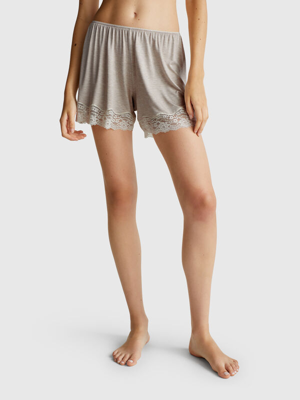 Fließende Shorts mit Spitze Damen
