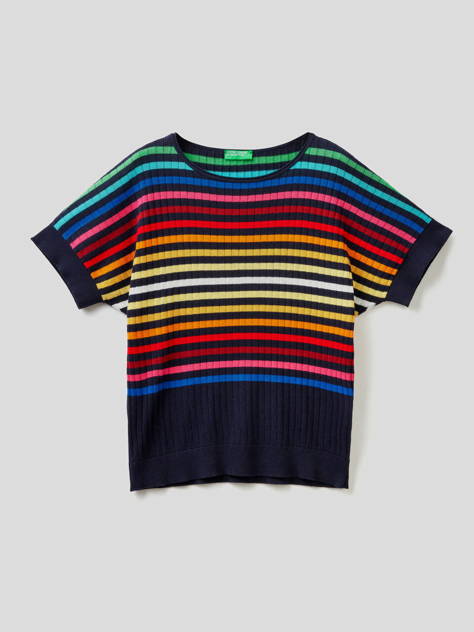 Pullover mit kurzen Ärmeln und bunten Streifen image number 1