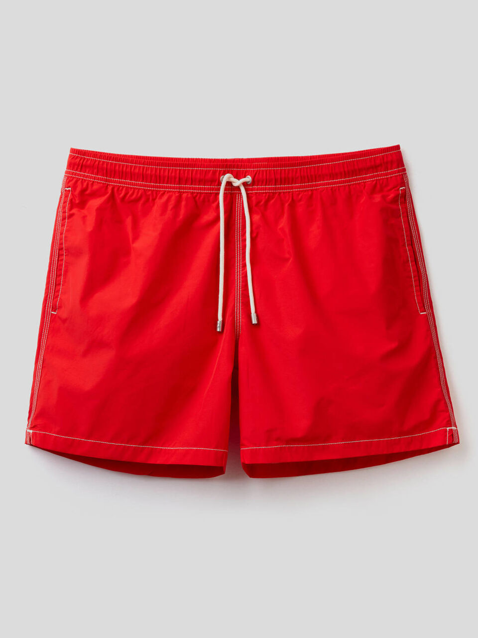Badeshorts mit Details in einer Kontrastfarbe image number 1