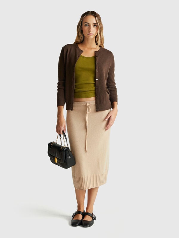 Braune Strickjacke mit Rundhalsausschnitt aus reiner Merinowolle Damen
