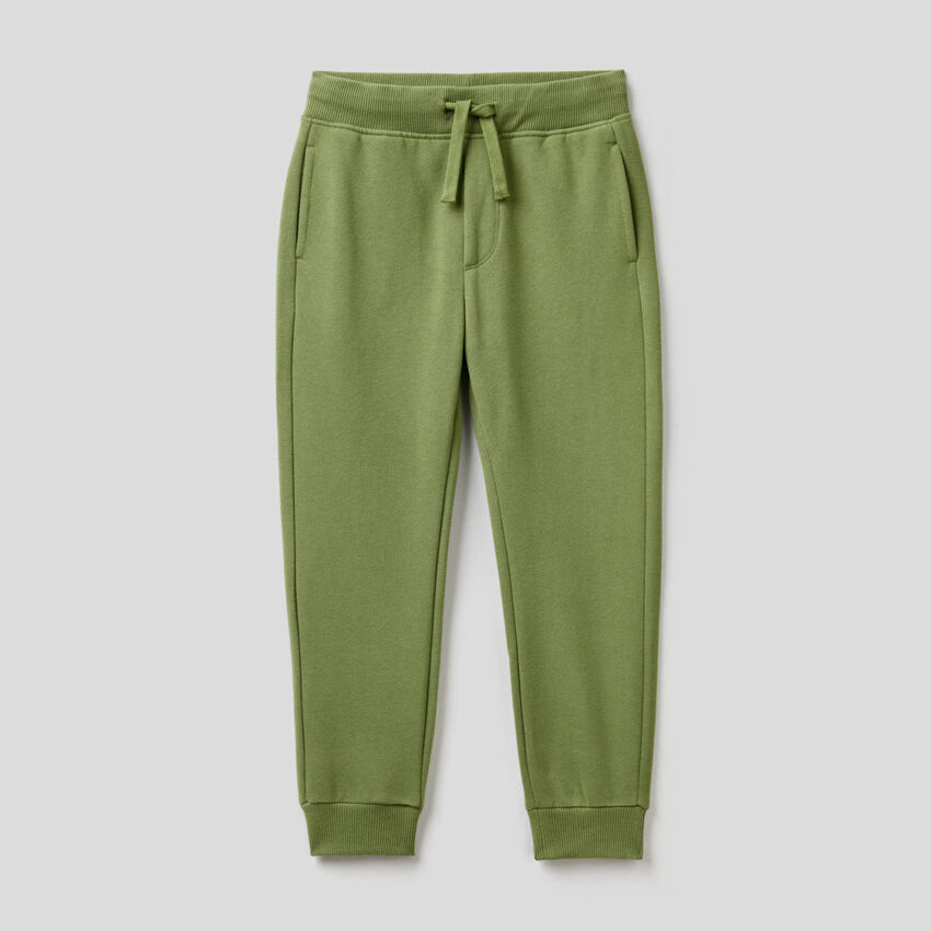 Militärgrüne Slim-Fit-Hose aus Sweatstoff