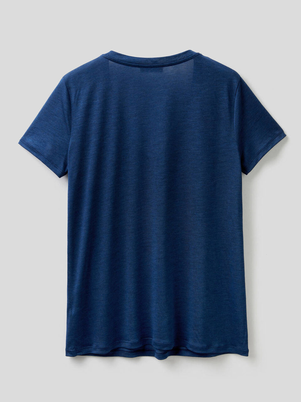 T-Shirt mit V-Ausschnitt image number 2