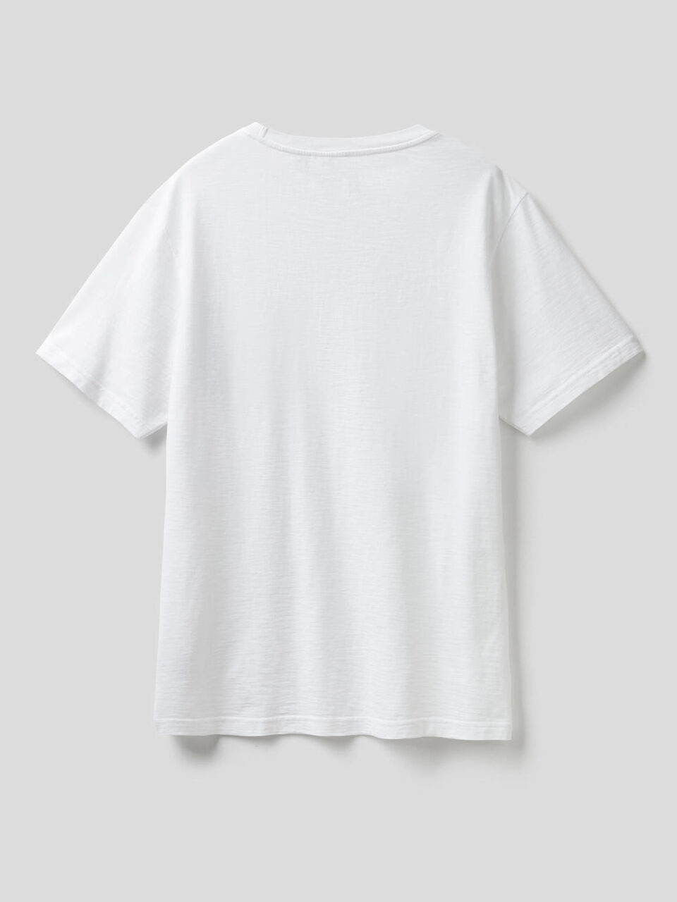 T-Shirt mit Tasche im Kontrast image number 2