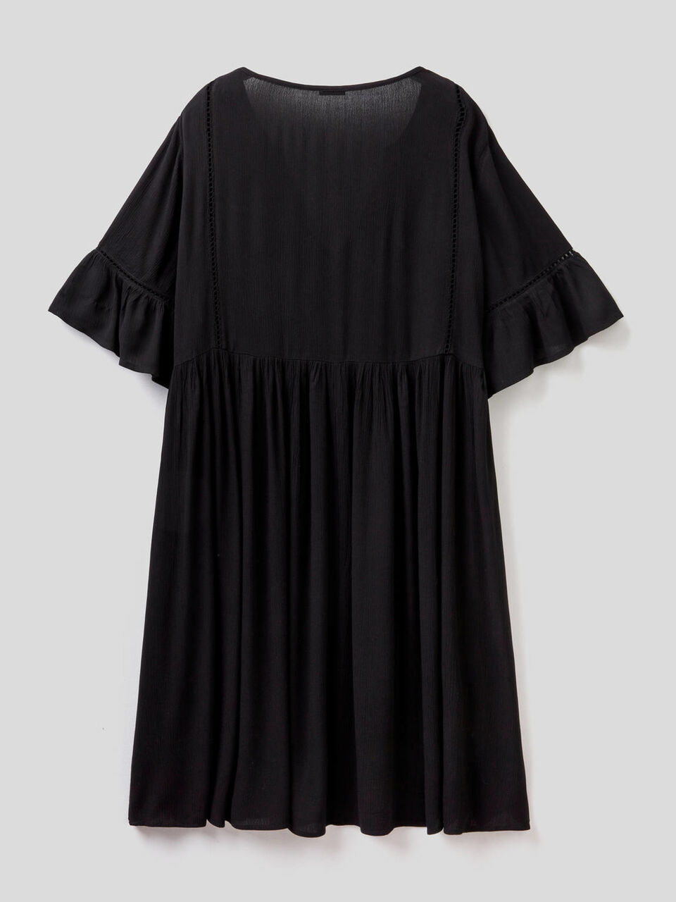 Kurzes Kleid mit Volant und Raffungen image number 2