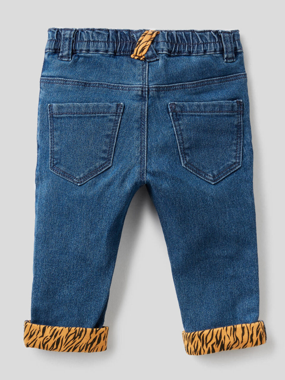 Jeans mit Tierstickerei image number 2