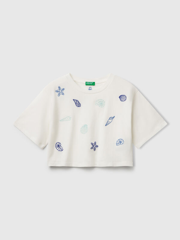 Weißes T-Shirt mit Muschelstickerei Mädchen