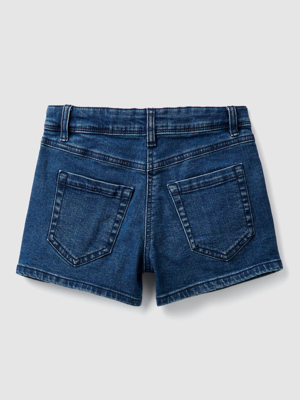 Shorts aus Denim mit Pailletten image number 2