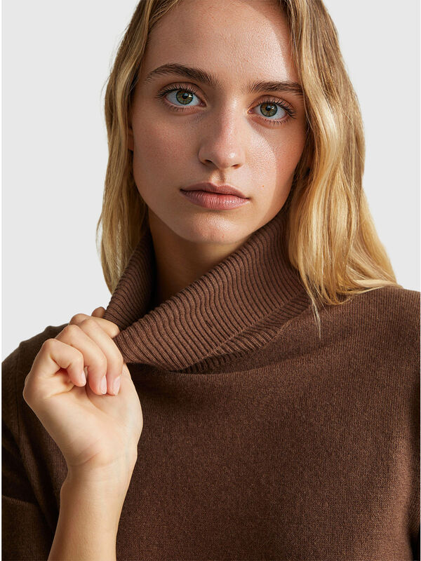 Brauner kurzärmeliger Rollkragenpullover aus Kaschmirmischung Brauner kurzärmeliger Rollkragenpullover aus Kaschmirmischung Damen