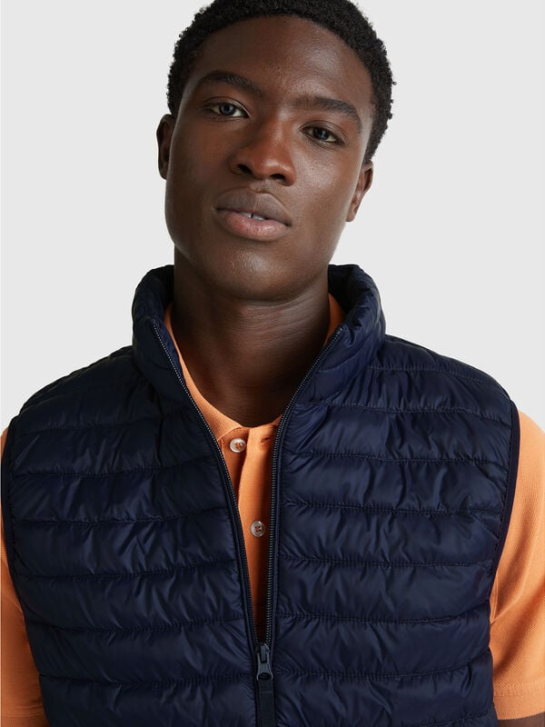 Gefütterte ärmellose Jacke mit normaler Passform Herren