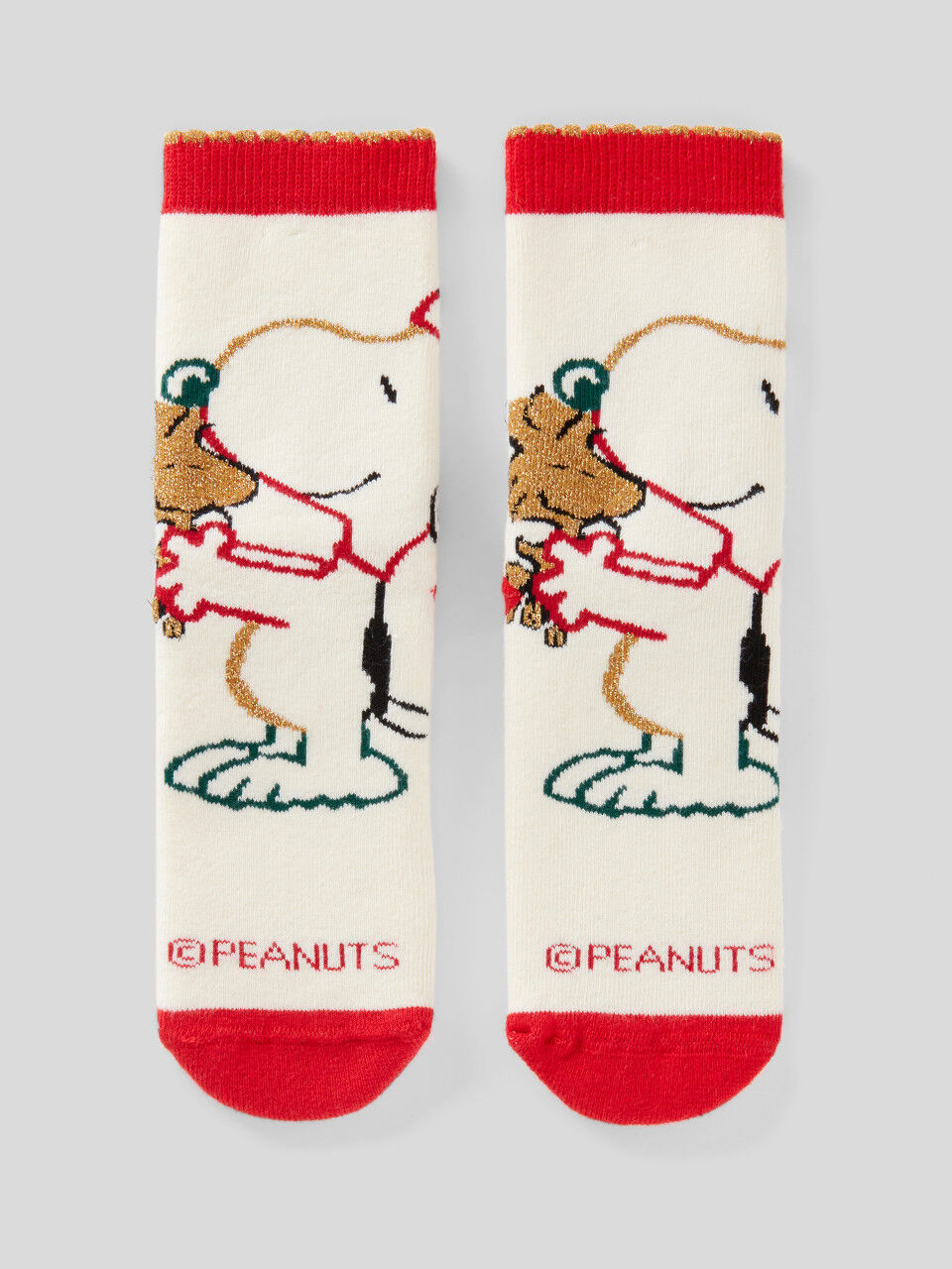 Weihnachtliche Socken mit Snoopy