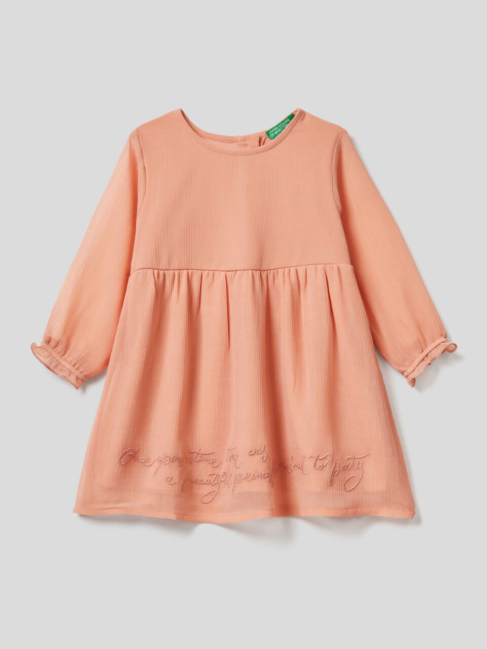 Ausgestelltes Kleid aus Kreppstoff image number 1