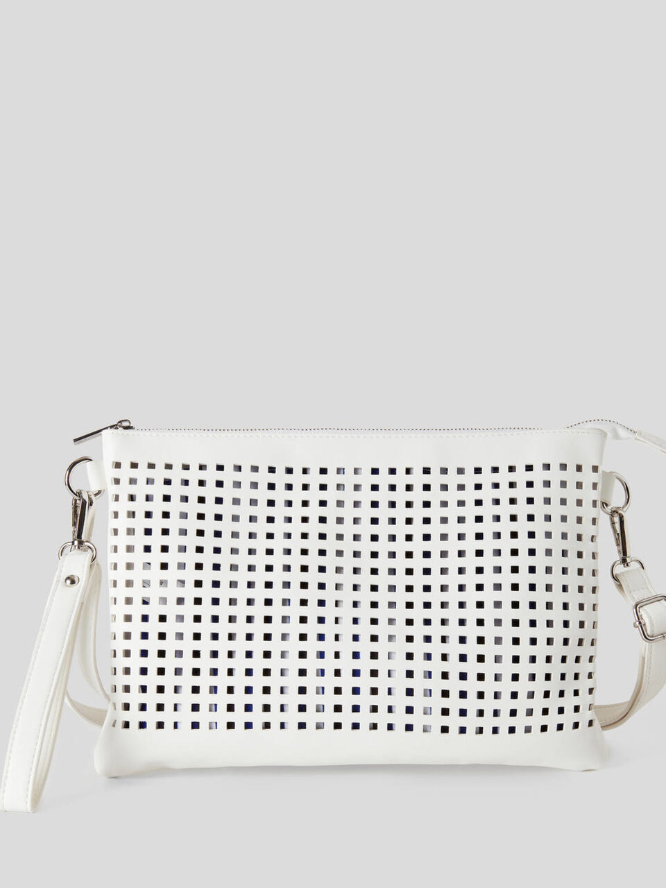 Tasche mit Lochmuster und herausnehmbarer, kleinerer Tasche image number 1