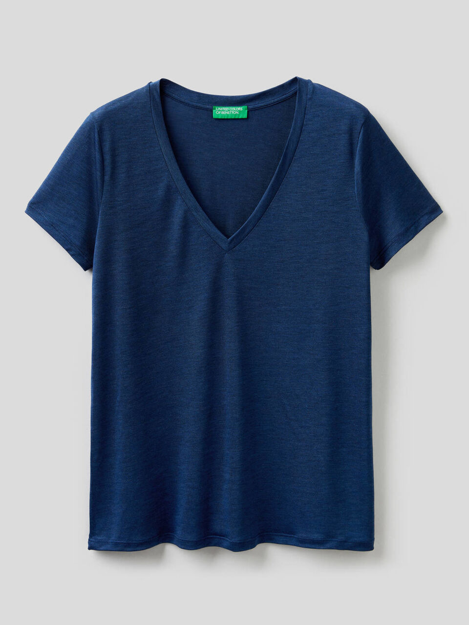 T-Shirt mit V-Ausschnitt image number 1