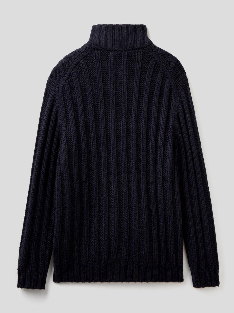 Strickjacke mit hohem Kragen und besonderer Verarbeitung image number 2