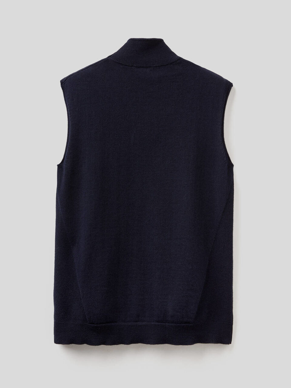 Ärmelloser Pullover in einer Cashmeremischung image number 2