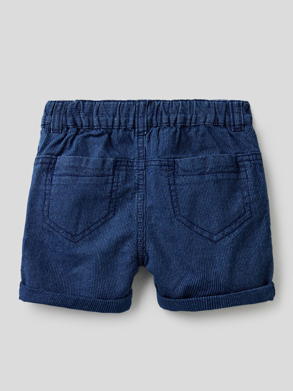 Kurze Hose aus gestreiftem Jeansstoff image number 2