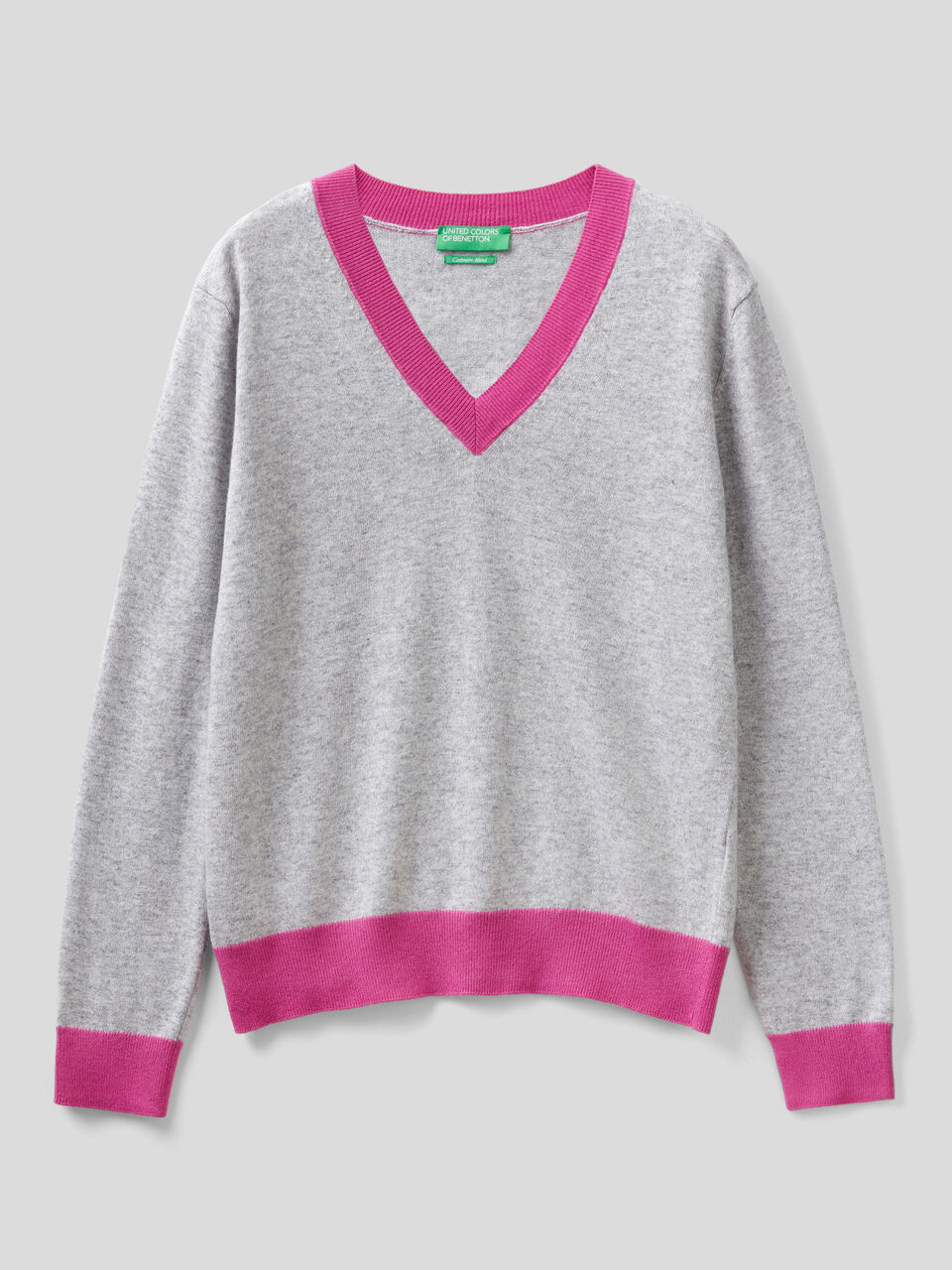 Pullover in einer Cashmeremischung mit V-Ausschnitt image number 1