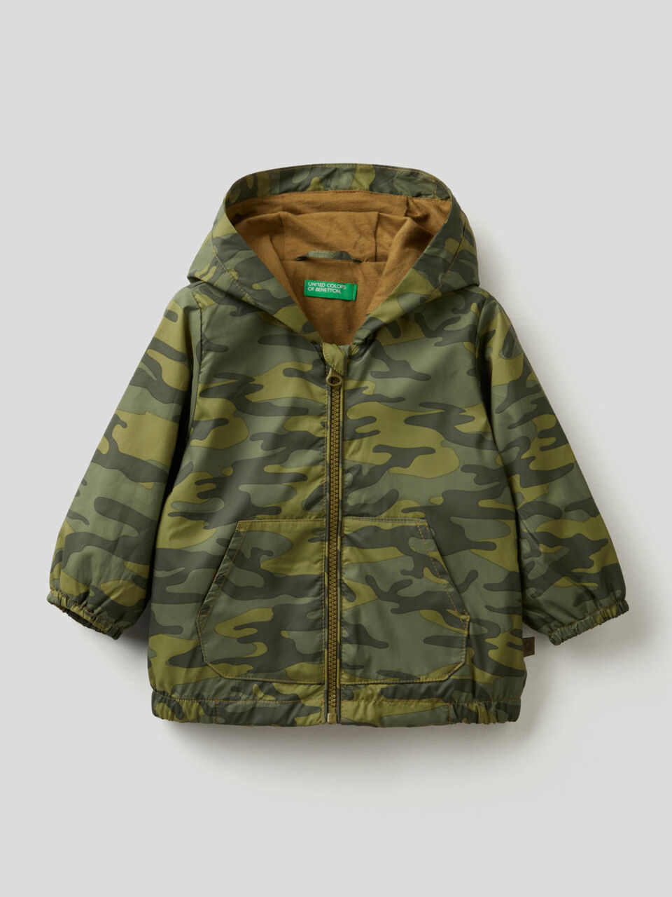 Jacke mit Kapuze aus technischem Stoff image number 1