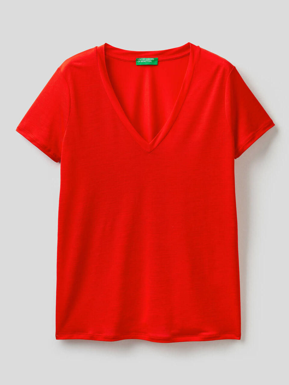 T-Shirt mit V-Ausschnitt image number 1