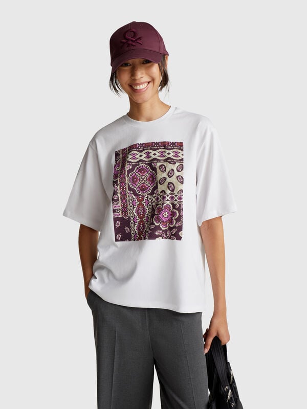 T-Shirt mit Bandana-Print Damen