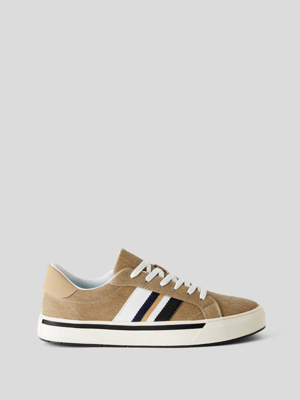 Sneakers aus Webstoff image number 1