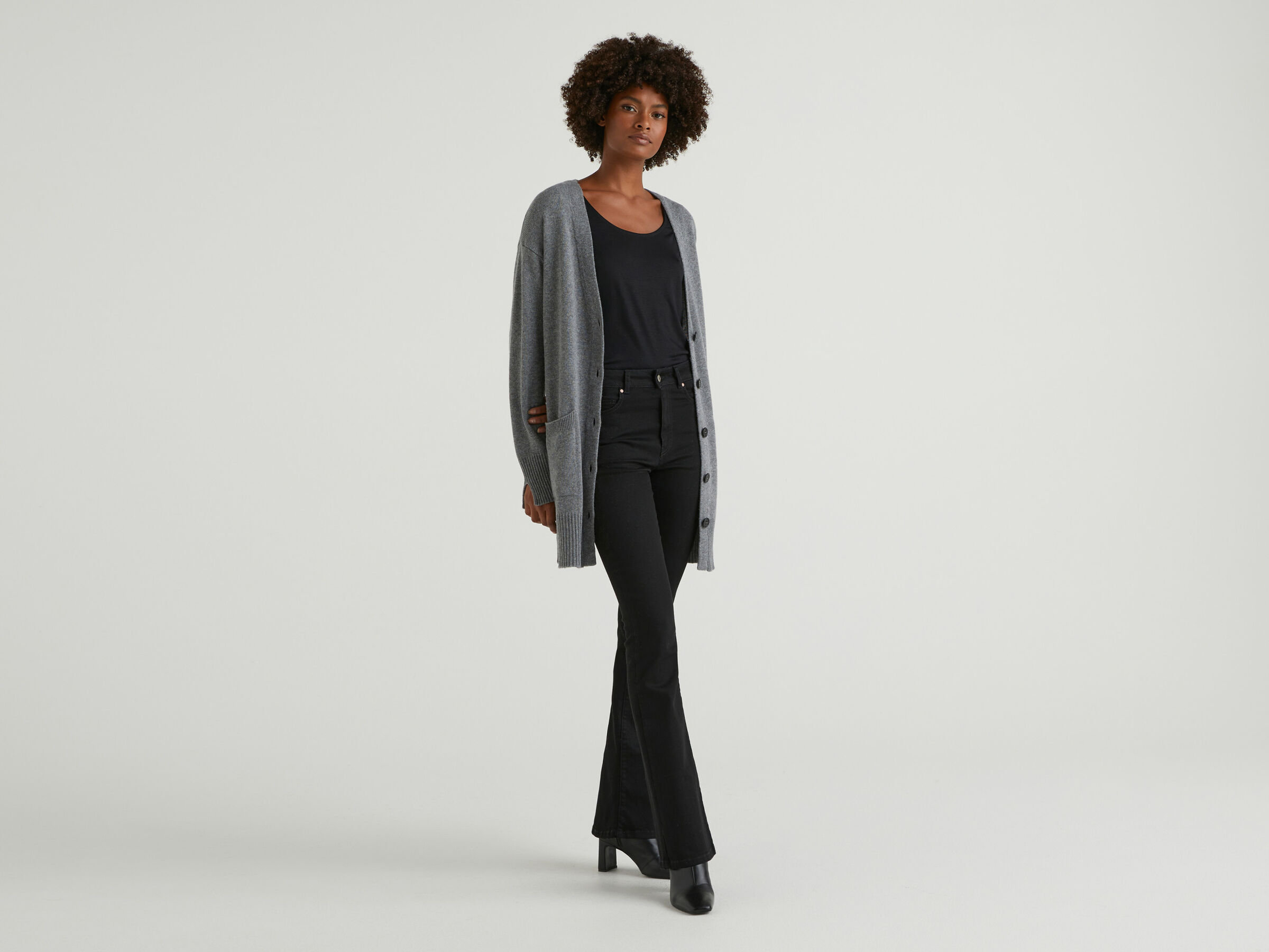 Lange Strickjacke mit Schlitzen image number 3