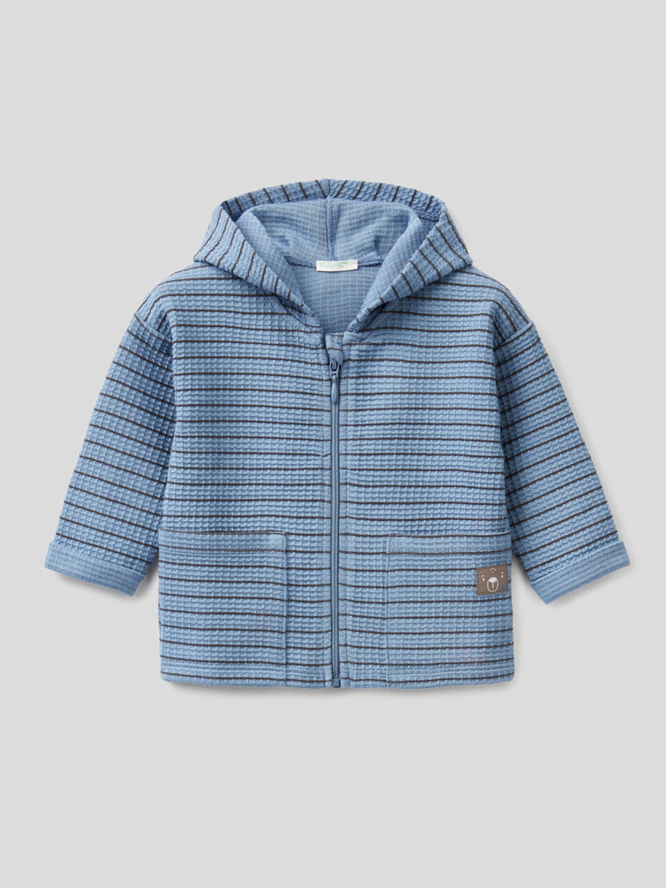 Gestreiftes Sweatshirt mit Kapuze aus Bio-Baumwolle image number 1
