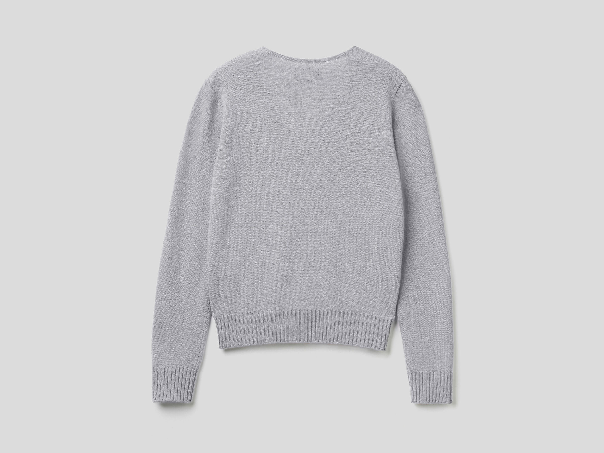 Pullover in einer Cashmeremischung mit V-Ausschnitt image number 6
