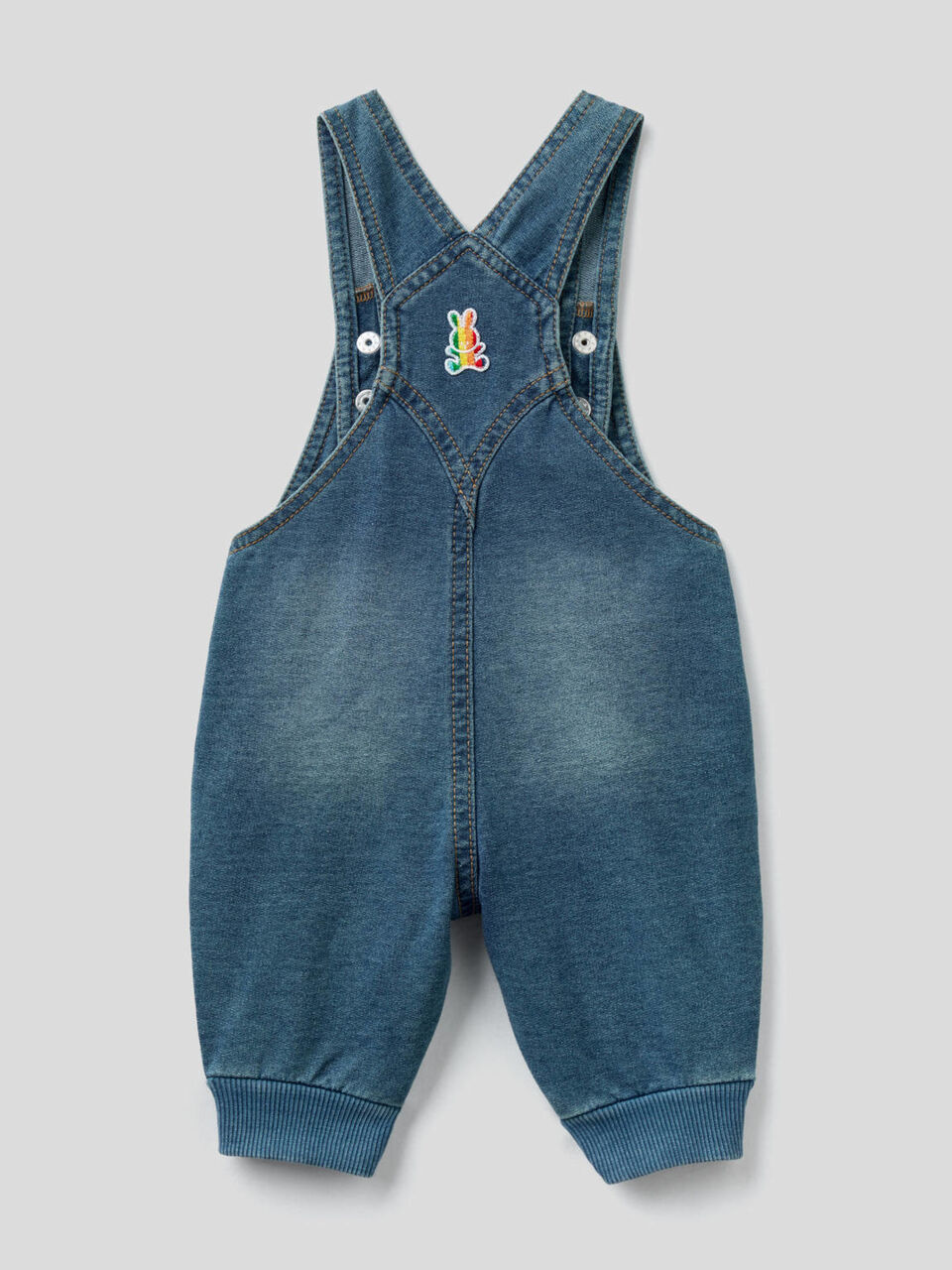 Latzhose aus Sweatstoff mit Jeans-Effekt image number 2