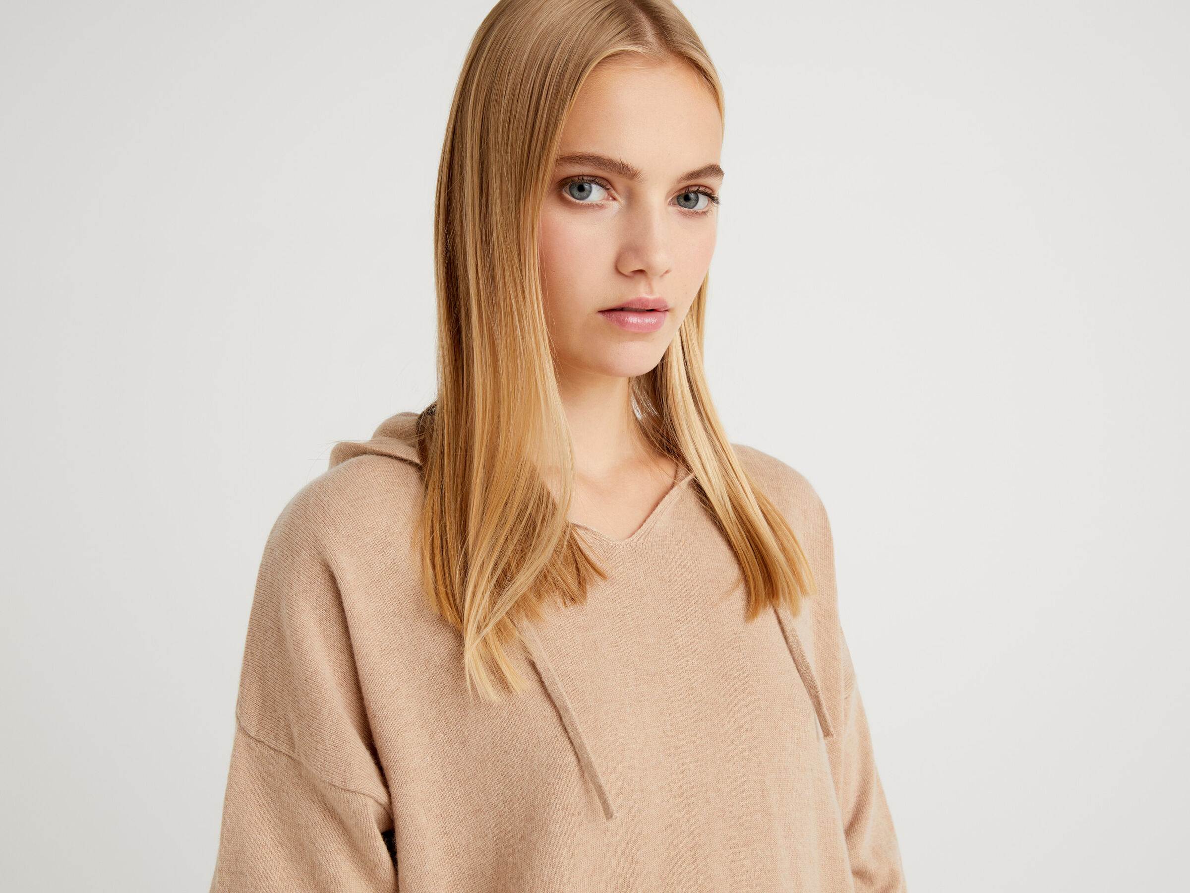 Pullover aus einer Cashmeremischung mit Kapuze image number 4