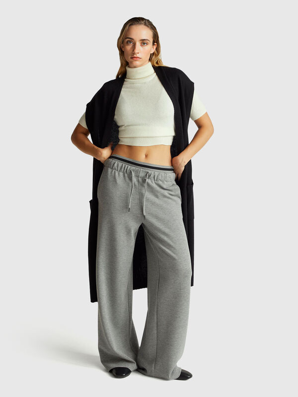 Cremeweißer kurzärmeliger Rollkragenpullover aus Kaschmirmischung Cremeweißer kurzärmeliger Rollkragenpullover aus Kaschmirmischung Damen