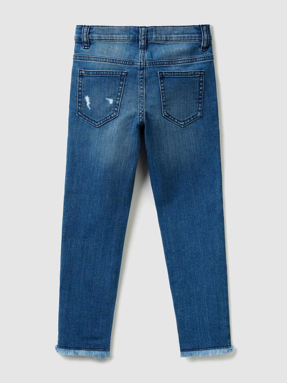 Elastische Jeans mit Rissen image number 2