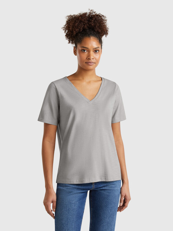 Geflammtes Baumwoll-T-Shirt mit V-Ausschnitt Damen