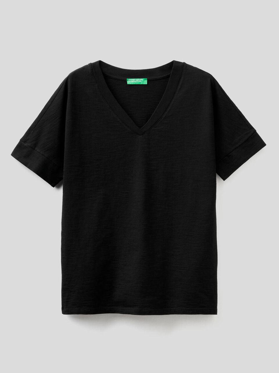 T-Shirt aus 100% Baumwolle mit V-Ausschnitt image number 1